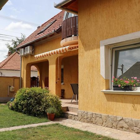B6 Apartman Веспрем Екстер'єр фото